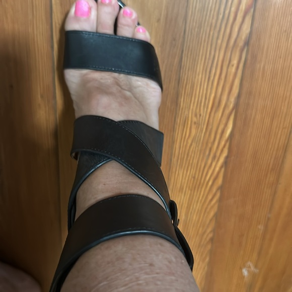 Givenchy - Picture 2 of 7